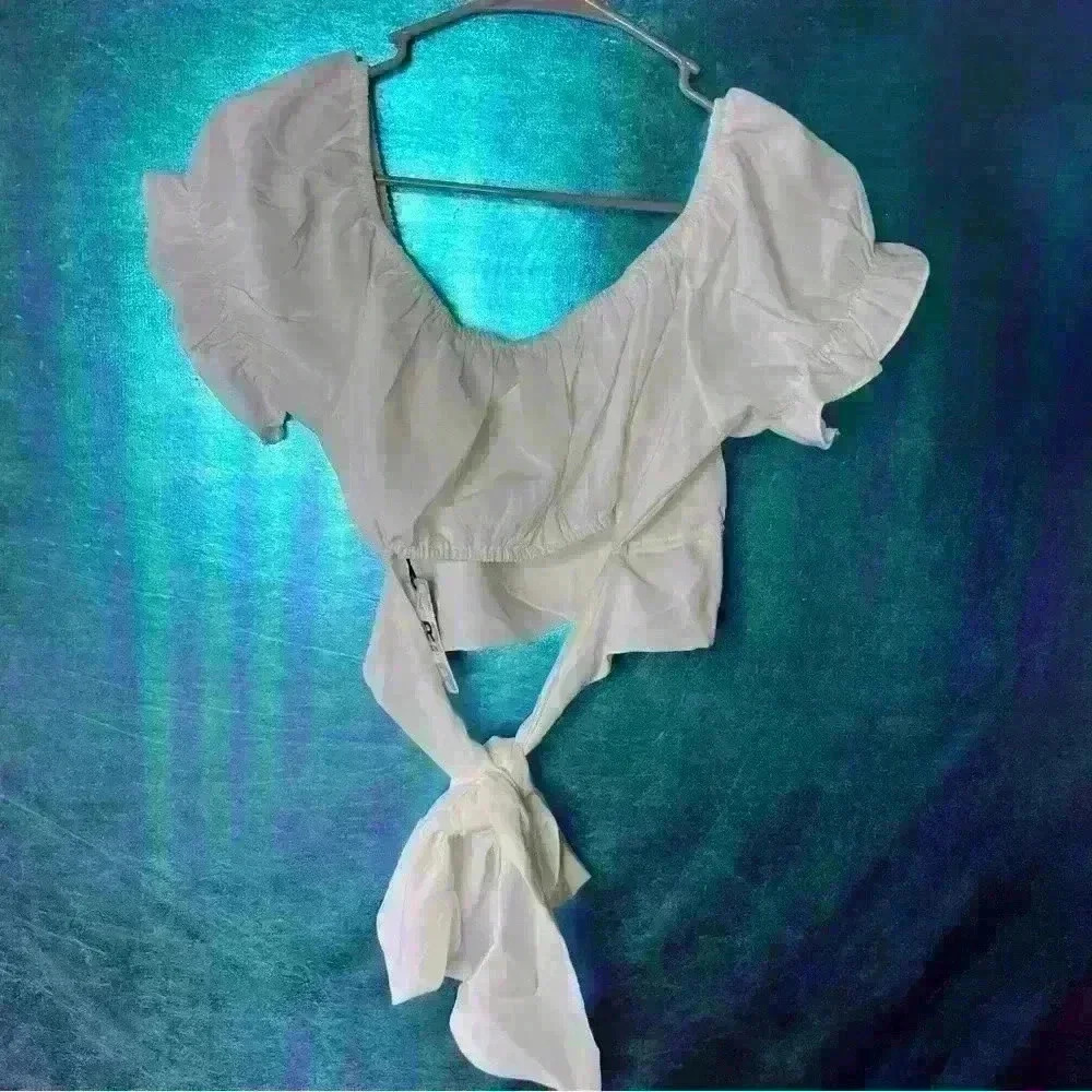 White Crop Top Blouse - Picture 2 of 3